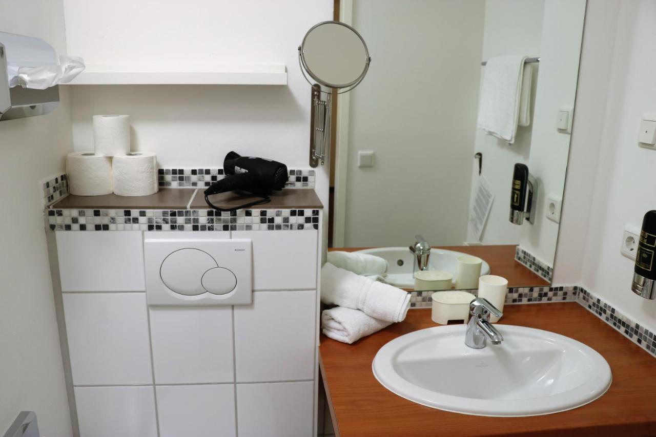 Hotel Frederikspark Norderstedt Bagian luar foto