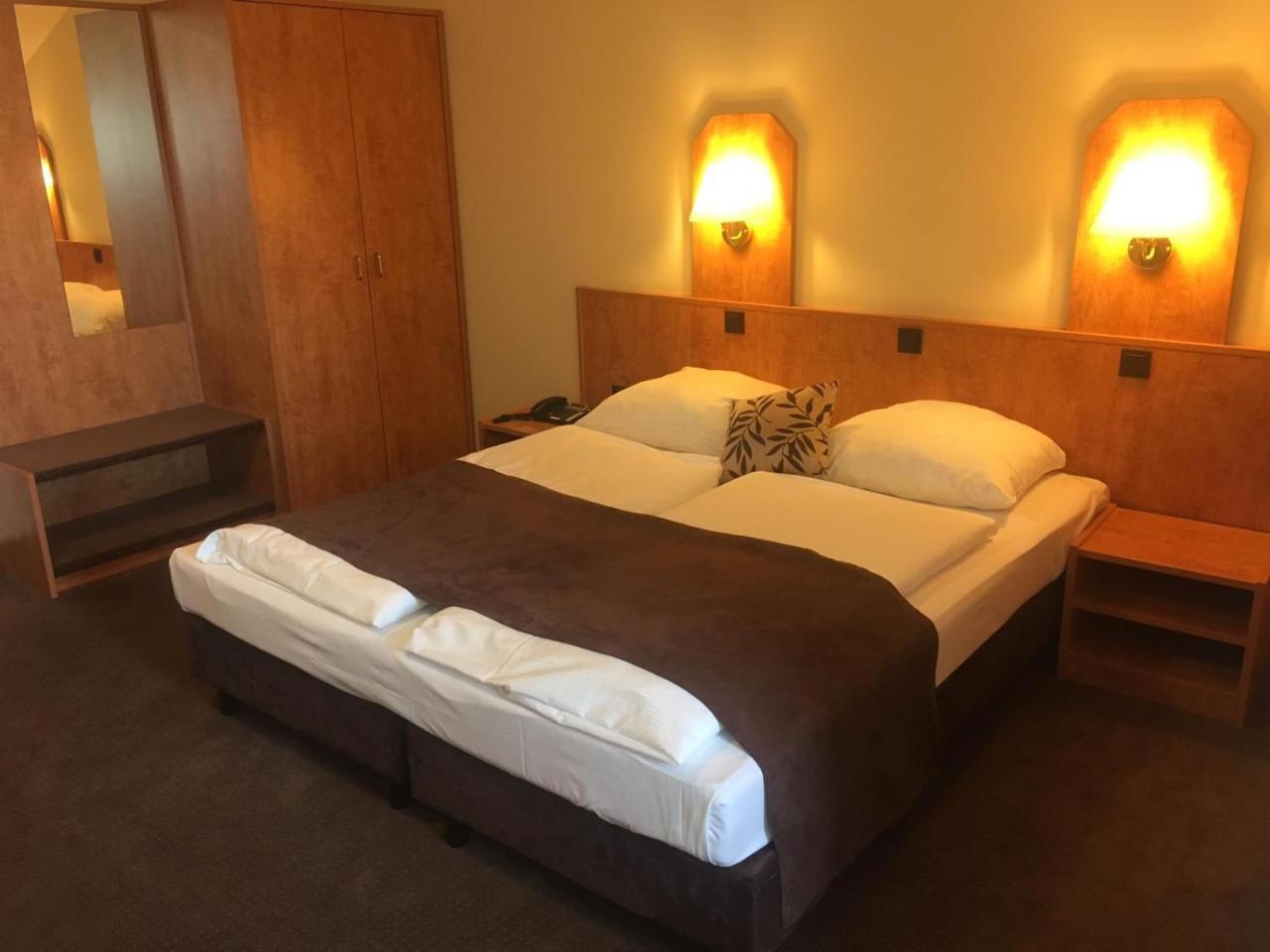 Hotel Frederikspark Norderstedt Bagian luar foto